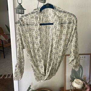 About a girl blouse / coverup